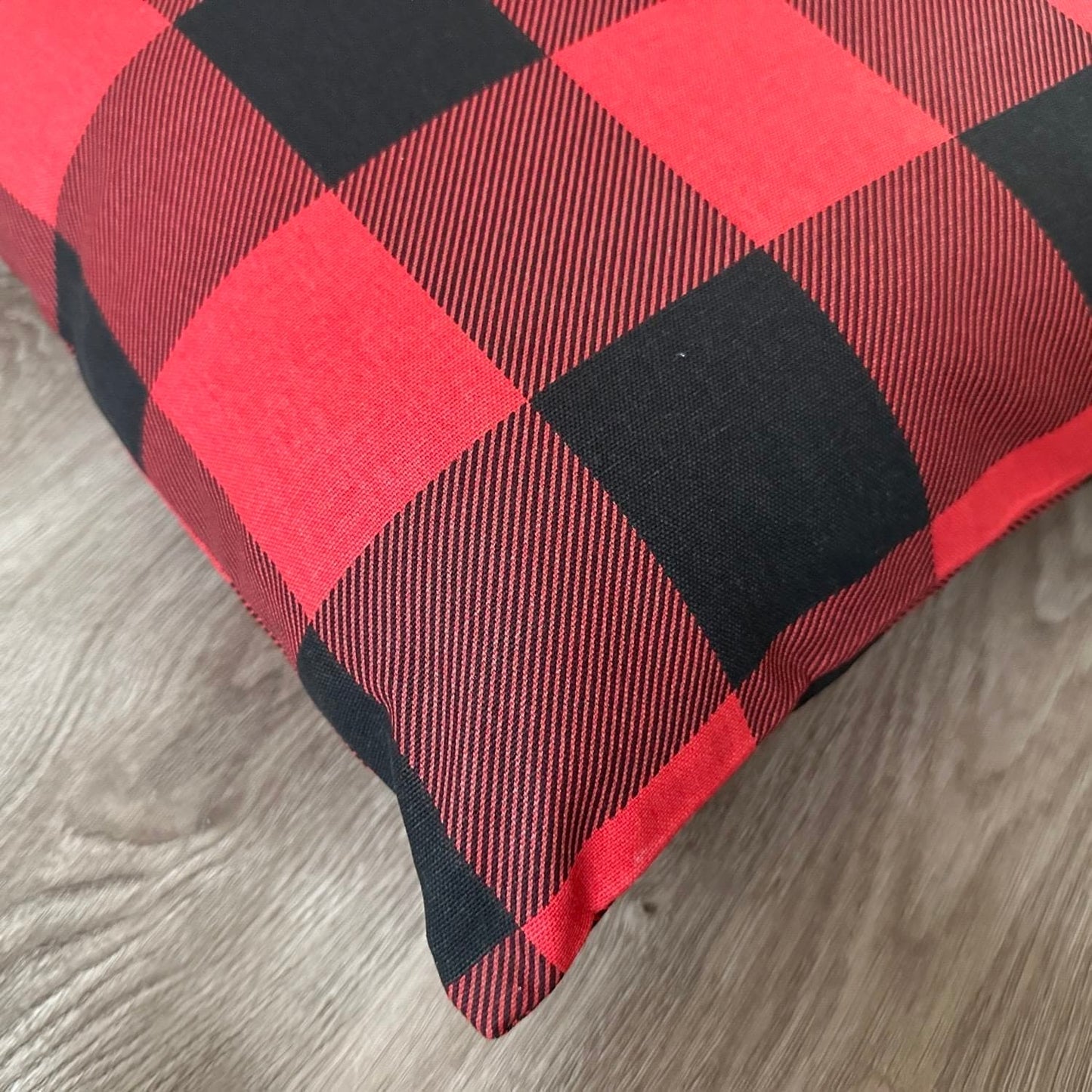 buffalo-check-pillow-bed-corner-pet-bed-cuddl