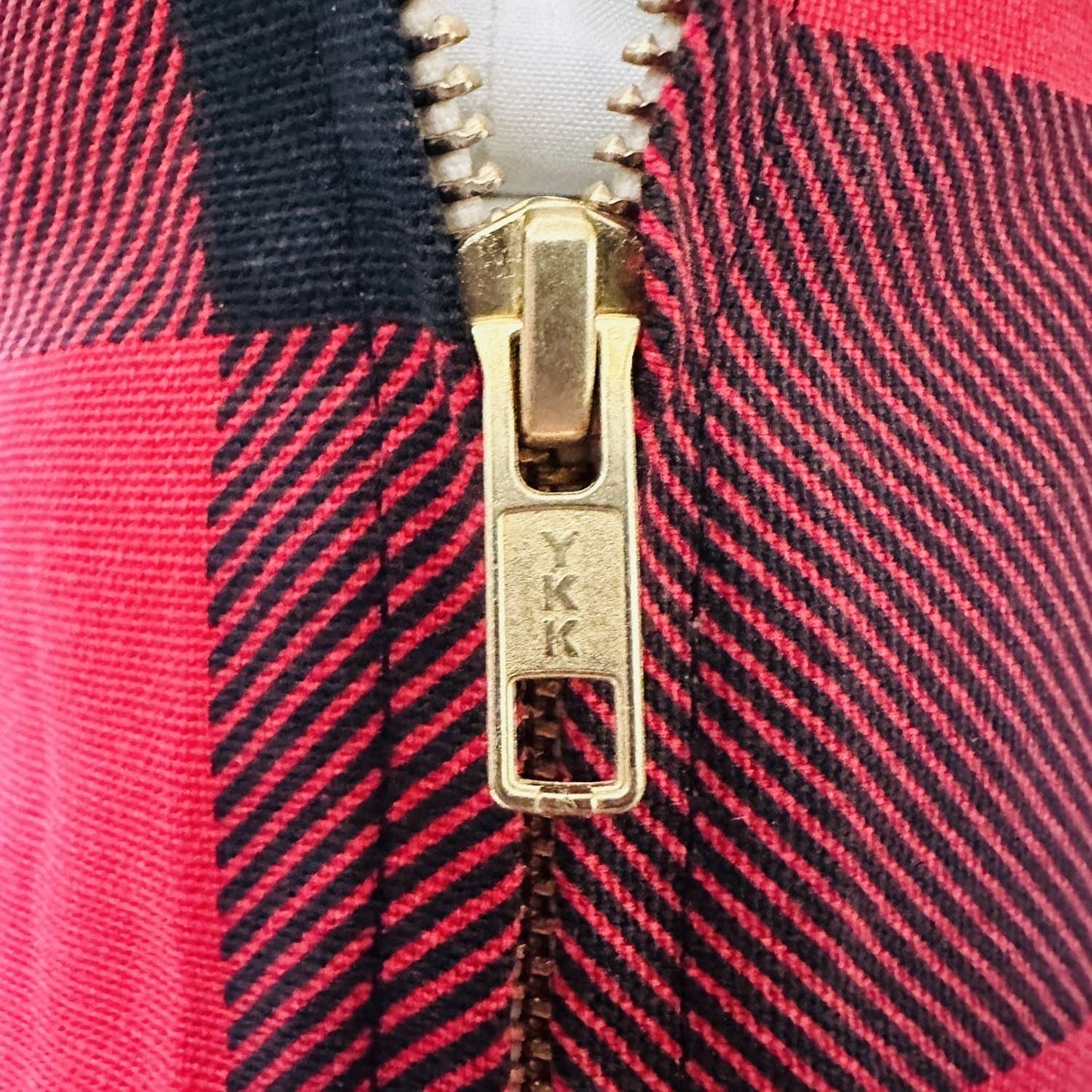 ykk-brass-zipper-buffalo-check-pillow-bed-cuddl